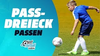 Fussballtraining Passdreieck  Passen  Technik [upl. by Enahpets]