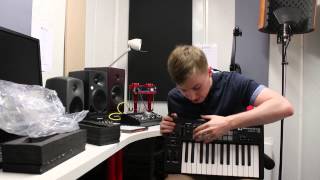 Novation Launchkey 25 MkII [upl. by Aitropal895]